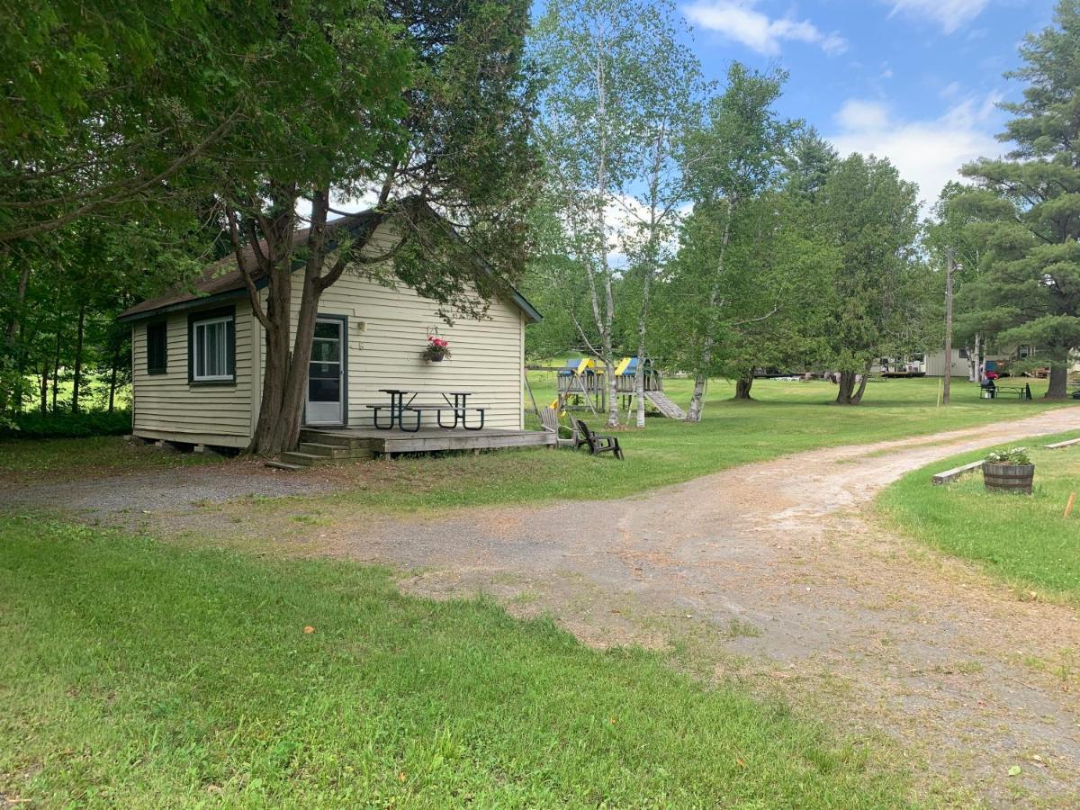 Colonial Bay Motel And Cottages Huntsville Exterior foto