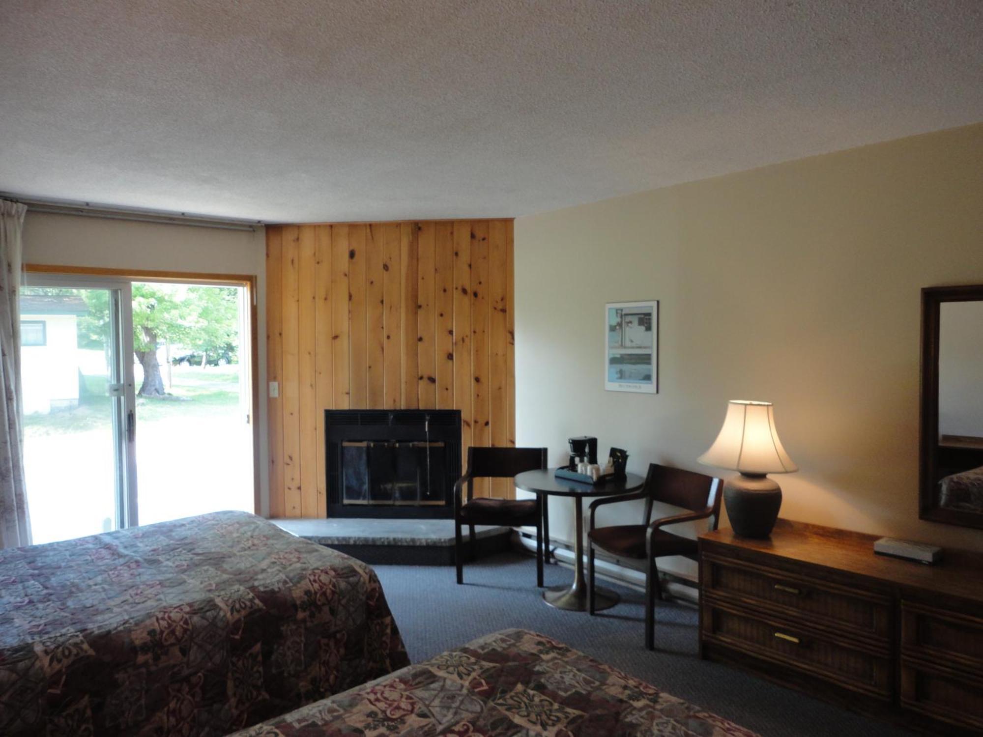 Colonial Bay Motel And Cottages Huntsville Exterior foto